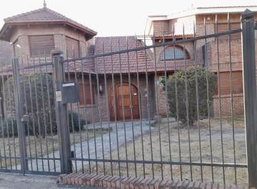 Casa · 650m² · 10 Ambientes · 2 Cocheras · Casa en Alquiler Tres Dorm. Urca