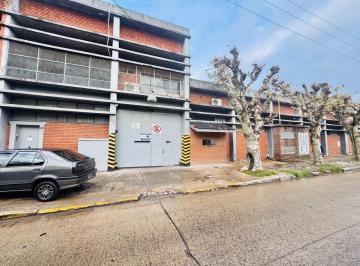 Bodega-Galpón · 7302m² · Galpón Industrial 7302 m² F/ 3 Calles - 580 m² Oficinas, Baños y Vestuarios - Tablada
