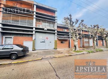 Bodega-Galpón · 7302m² · Galpón Industrial 7302 m² F/ 3 Calles - 580 m² Oficinas, Baños y Vestuarios - Tablada