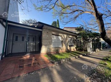 Casa · 95m² · 3 Ambientes · 1 Cochera · Chalet Clásico 3 Amb en Planta Baja con Fondo y Cochera