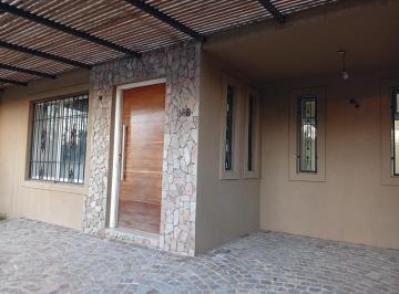 Casa · 220m² · 5 Ambientes · 2 Cocheras · Casa en Rincon de Milberg