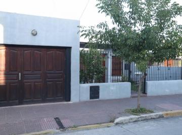Casa de 5 ambientes, La Calera · Casa a La Venta en Pleno Centro de Calera ¡Excelente Ubicacion!