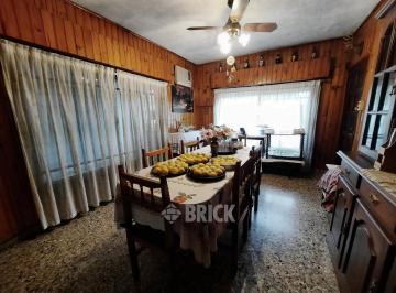 Casa · 270m² · 3 Ambientes · 1 Cochera · Lote Ppio de 10x27 m en Santiago Plaul y Av 25 de Mayo - Hoy 2 Casas 3 Amb
