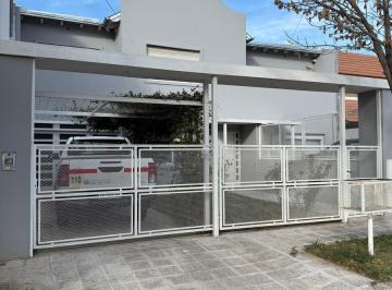 Casa · 263m² · 5 Ambientes · 1 Cochera · Vende Casa - Barrio 12 de Septiembre - Cipolletti