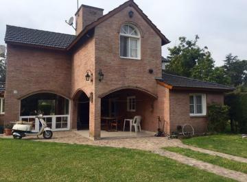 Casa · 250m² · 5 Ambientes · 2 Cocheras · Alquiler Anual Casa con Pileta en Club Privado Loma Verde Escobar