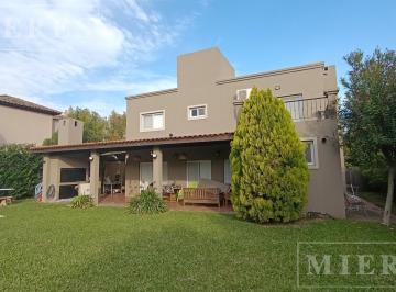 Casa · 165m² · 5 Ambientes · Casa en Venta Sobre Lote Interno Barrio Caballerizas