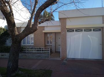 Casa · 99m² · 6 Ambientes · 1 Cochera · Casa - Barrio Sarmiento