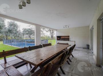 Casa · 130m² · 4 Ambientes · 2 Cocheras · Venta Casa 4 Ambientes con Jardín y Pileta en Medal Country Club