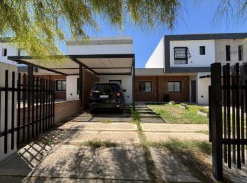 Casa · 100m² · 4 Ambientes · 1 Cochera · Alquiler, Casa 2 Dorm, 1 Baño, Patio, Garage, Docta!
