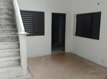 Casa · 87m² · 4 Ambientes · Amplisimo Casa Interna Unica! 2 Dorm. con Patio y Terraza en Alquiler!