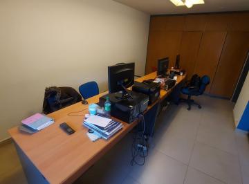 Local comercial de 6 ambientes, Ciudad de Mendoza · Local Comercial a La Venta