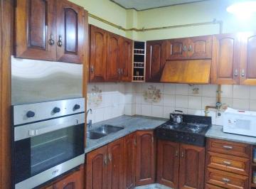 Casa · 220m² · 4 Ambientes · 2 Cocheras · Casa de 4 Ambientes con Pileta