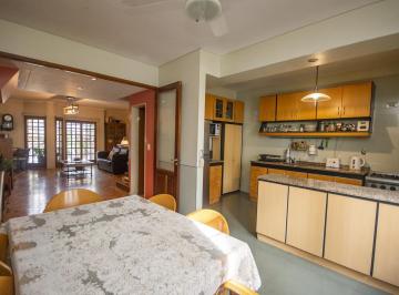 Casa · 148m² · 4 Ambientes · 2 Cocheras · Venta - PH en Nuñez 3 Dorm. con Patio, Deck y Cochera Doble