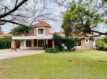 Casa · 350m² · 8 Ambientes · 2 Cocheras · Bellísima Casa en Country La Herradura Gran Parque