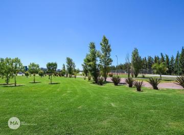 Casa · 190m² · 6 Ambientes · Casa 4 Dorm. - Av Fuerza Aérea 1500 - Funes | Alquiler