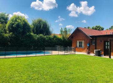 Casa · 110m² · 4 Ambientes · 5 Cocheras · Casa en Venta Campos de Echeverria Canning