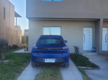 Casa · 120m² · 4 Ambientes · 1 Cochera · Dúplex en Venta Barrio La Peregrina