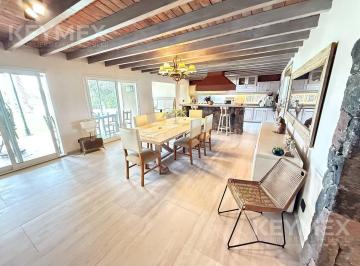 Casa · 400m² · 6 Ambientes · 3 Cocheras · Casa en Alquiler Anual a La Laguna Barrio Altamira