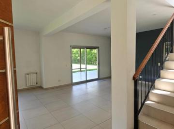 Casa · 280m² · 5 Ambientes · 7 Cocheras · Hermosa Propiedad en Venta – ¡Apto Crédito!