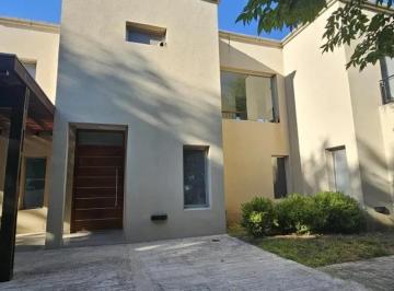 Casa · 280m² · 5 Ambientes · 7 Cocheras · Casa en Alquiler en Santa Catalina, Tigre