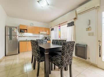 Casa · 63m² · 5 Ambientes · Venta - Apto Crédito - Casa Interna, PH Dos Dorm., Patio - Echesortu, Rosario