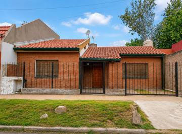 Casa de 3 ambientes, Morón · Castelar Norte - Venta - Casa 3 Ambientes