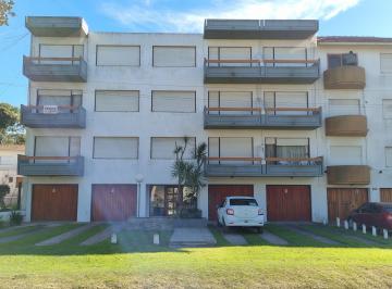 Departamento de 2 ambientes, Villa Gesell · Departamento 2 Ambientes con Cochera Zona Sur