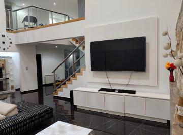 Casa · 350m² · 5 Ambientes · 1 Cochera · Alquiler de Casa en El Barrio Golondrinas