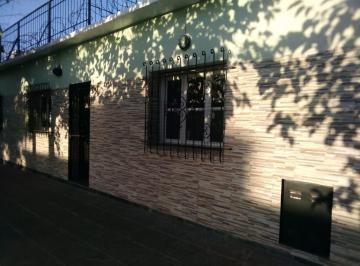 Casa de 7 ambientes, Dorrego · Casa Frontal