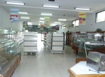 Local comercial , Rivadavia · Salón Comercial Totalmente Equipado Para Supermercado en Rivadavia.