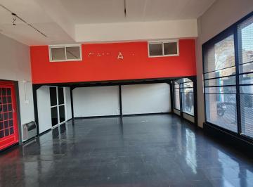 Local comercial · 180m² · 2 Ambientes · 5 Cocheras · Se Alquila Local 180 m². Entrada Vehicular. Sin Expensas! Flores. C. A. b. A.