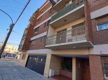 Departamento · 50m² · 2 Ambientes · Alquiler Dpto 2amb. Al Frente Lanus Este.