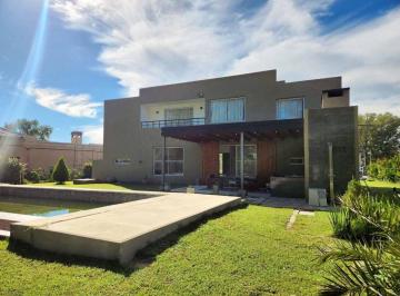 Casa · 320m² · 6 Ambientes · 1 Cochera · Casa a Estrenar 6 Ambientes, Club de Campo El Moro