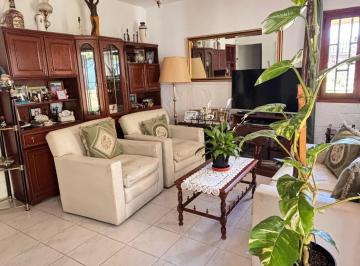 Casa · 123m² · 4 Ambientes · 1 Cochera · Venta Casa 3 Dorm. y Pileta en Carlos Paz