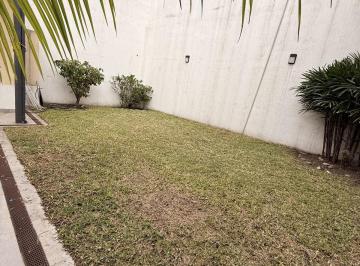 Casa · 310m² · 6 Ambientes · 2 Cocheras · Casa de Categoria de 4 Dorm. en El Barrio de Flores. Venta Directa!