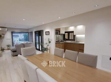 Casa · 198m² · 5 Ambientes · 3 Cocheras · Nueva Casa en Lote de 10x44 m - 198 m² Cub Garage P/2 Autos y 1 Descub Jardin C/piscina C/solarium