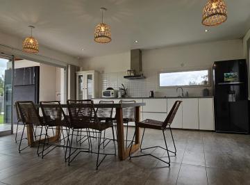 Casa · 60m² · 2 Ambientes · 1 Cochera · Casa en Venta con Pileta City Bell
