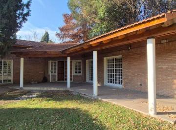 Casa · 147m² · 4 Ambientes · 1 Cochera · Venta Oportunidad en Chacras de Coria 1 Dormitorio