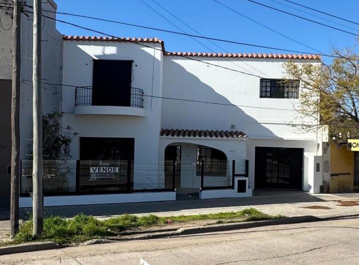 Local comercial · 244m² · 6 Ambientes