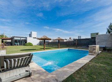 Casa · 95m² · 4 Ambientes · 2 Cocheras · Venta/ Permuta Casa 2 Dormis Pileta - Tierra de Sueños 2, Roldan