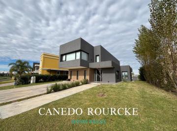 Casa · 1000m² · 5 Ambientes · 4 Cocheras · Alquiler Casa en Barrio Santa Rita - Canning