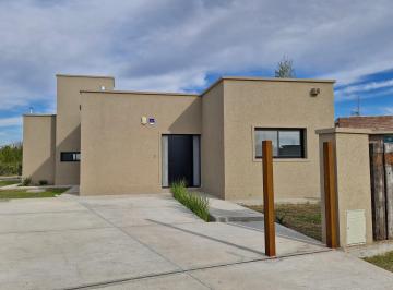 Casa de 4 ambientes, Roldán · Roldán / Casa Estrenar / Barrio Las Tardes!