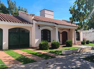 Casa de 8 ambientes, Córdoba · Argüello 2 Cuadras Recta Z Carrefour Casa con Gran Patio y Pileta!
