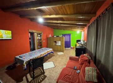 Casa · 90m² · 4 Ambientes · 1 Cochera · Venta Casa y Departamento en Tanti