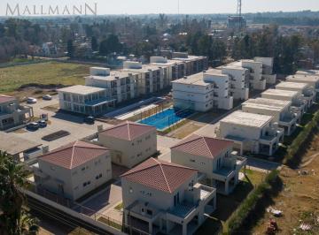 Casa · 106m² · 4 Ambientes · 1 Cochera · Casa Venta a Estrenar 4 Amb con Jardín en Km48 Chic Village