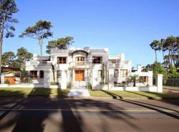 Casa · 750m² · 6 Ambientes · 2 Cocheras · Casa en Venta 5 Dorm. en Playa Mansa, Punta del Este/ Maldonado