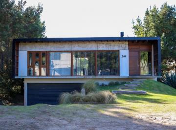 Casa · 280m² · 5 Ambientes · 1 Cochera · Casa en Venta en Costa Esmeralda Barrio Golf 1