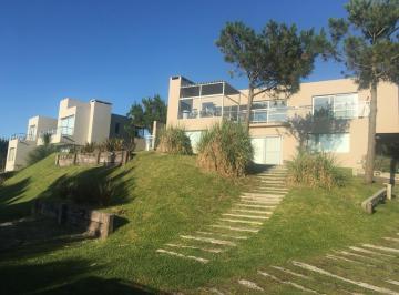 Casa · 240m² · 6 Ambientes · 1 Cochera · Casa en Venta en Costa Esmeralda Barrio Marítimo 2