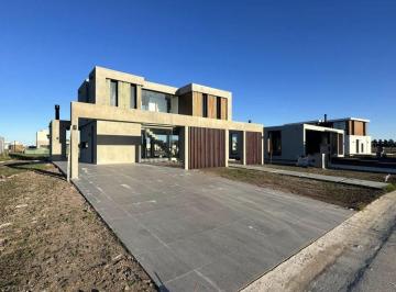 Casa de 4 ambientes, Ezeiza · Casa en Venta. Lares de Canning