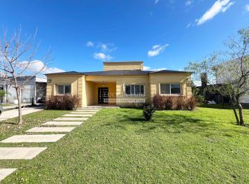 LHP-LHP-2944_2 · Casa en Venta Lote Interno con Pileta San Gabriel Villanueva